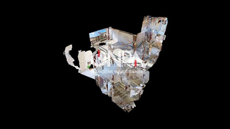 Foto cd079e86-4c4c-4cc8-aa2c-e23ee05f08a0. Edifici a mig a Castell de Mur
