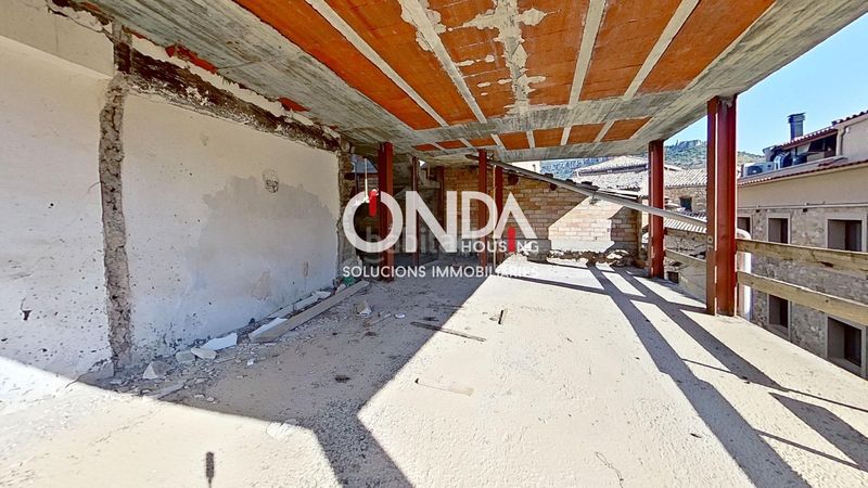 Foto fb0a3812-931e-4ddb-b607-b7998c7974cf. Edifici a mig a Castell de Mur
