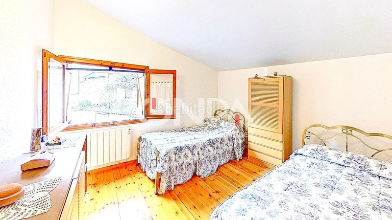 Foto fbabf9ac-2992-47d3-9064-89c2a9c00925. Pis a carrer bressui 8 a Sort