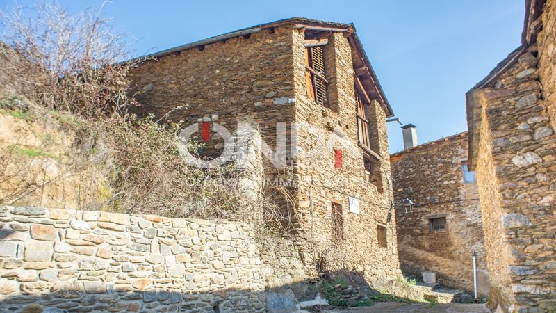 Foto 2c735328-ad42-4dbd-a73d-0eaf2ac4b7d7. Masia a carrer unic arahos 46 a Alins