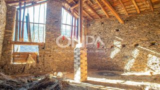Masia a Carrer unic arahos 46. Gran pajar para reformar en el pirineo