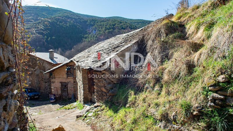 Foto 5f820923-1373-4d74-88cc-0313191fece2. Masia a carrer unic arahos 46 a Alins