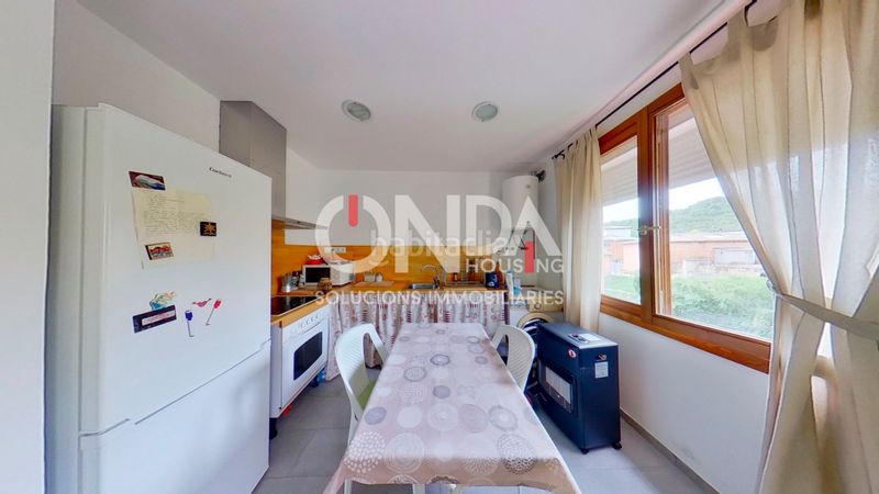 Foto f6c0850b-d903-4318-91a6-cae553a2830c. Apartament amb calefacció a Pobla de Segur (La)