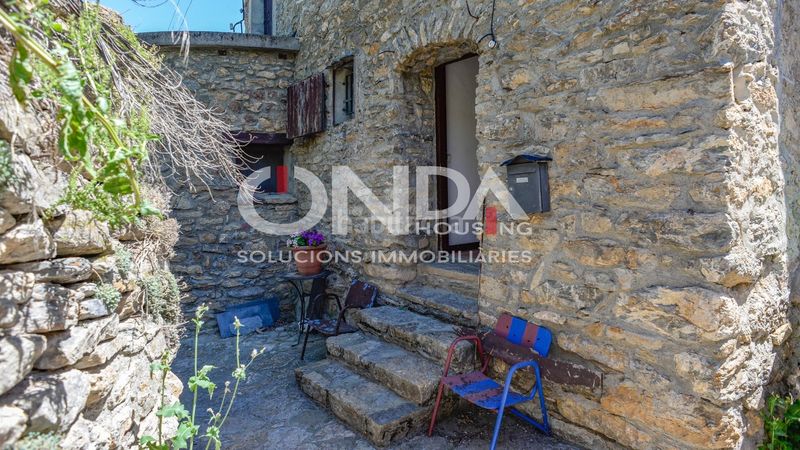 Foto b01d933c-f944-48af-985f-f0a6b74bed9a. Casa a carrer escaleta 22 a Sort
