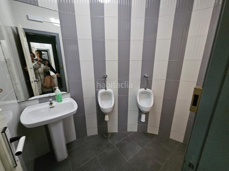 Foto 04d178e6-892e-4ea4-98db-791eadb20a2a. Lloguer local comercial a plaça del temple 1 a Playa de Gandía Gandia