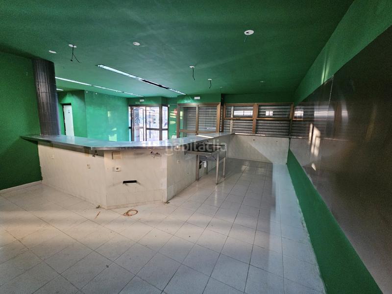 Foto 3c4b3710-bfa4-4923-8ad2-ee6657c03dbd. Lloguer local comercial a plaça del temple 1 a Playa de Gandía Gandia