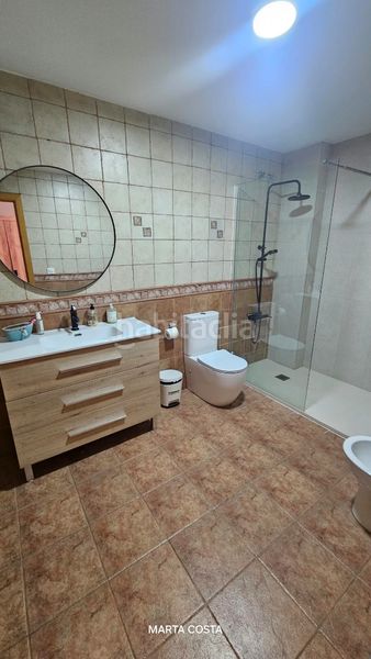 Foto 5e1a15d4-d764-4328-8242-8f4f0b708574. Casa adossada amb xemeneia calefacció aparcament piscina a Almoines