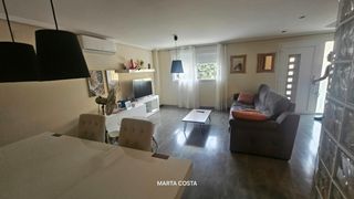 Rent Semi detached house  Carrer de la paleta. Fantástico adosado seminuevo y amueblado en urbanización la seda