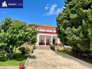 Chalet à Centro Histórico. Chalet en venta en san roque, 6 dormitorios.