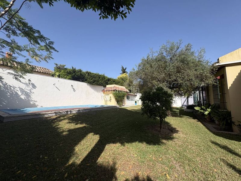 Foto ac15b981-36b9-4a98-8e5e-e337895f28d8. Xalet amb piscina a Las Almenas Tomares