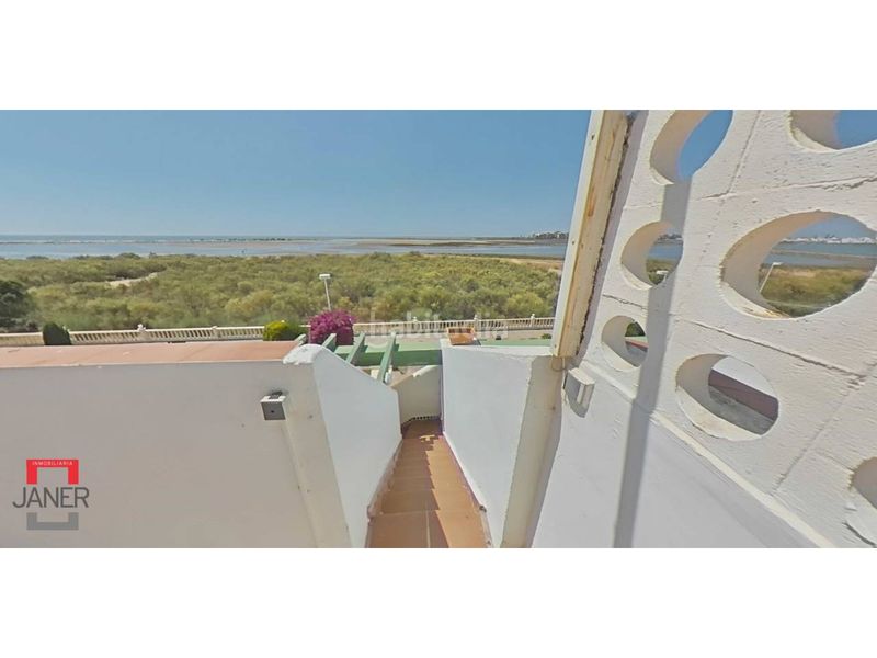 Foto 1e71ae65-3706-49a2-ab23-48a0a5a7bce6. Casa adossada amb aparcament a Isla Cristina