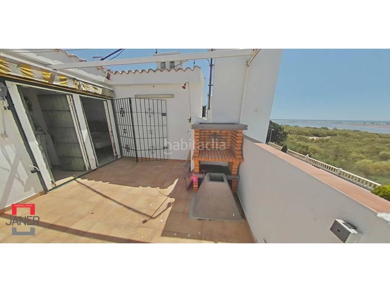 Foto 980669ab-3418-4d70-b83c-7cadb7de536e. Casa adossada amb aparcament a Isla Cristina