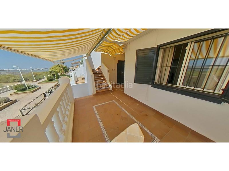 Foto baac5641-9069-414a-ba37-ebaeff6ac055. Casa adossada amb aparcament a Isla Cristina