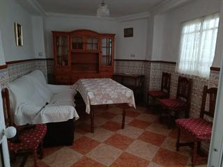 Maison jumelée à Benamejí. Casa en venta en benamejí a 30 minutos de antequera