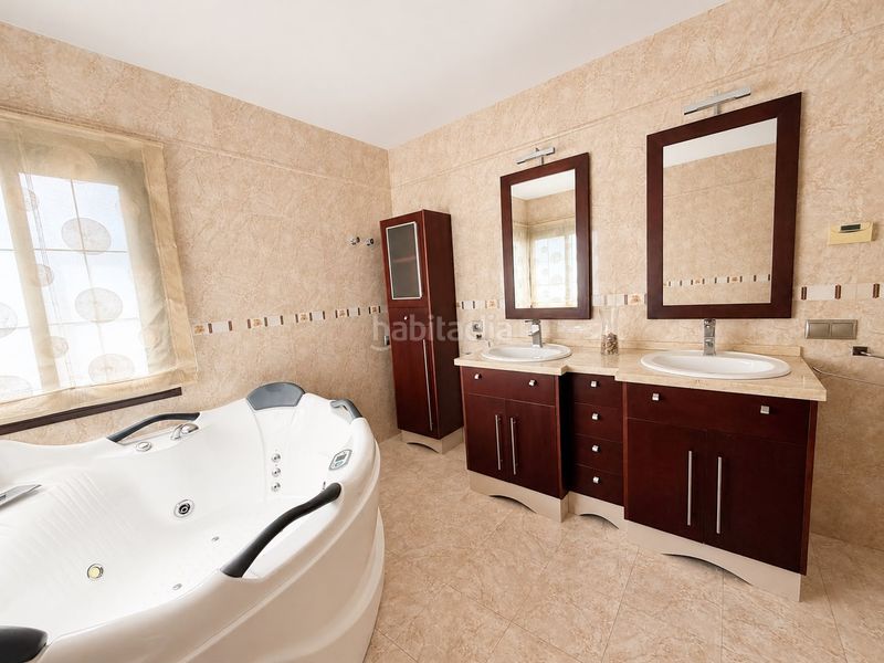 Foto 40253c45-41ee-4545-9cbd-729bbca9da36. Xalet amb xemeneia aparcament piscina a Zona de la Vega Antequera