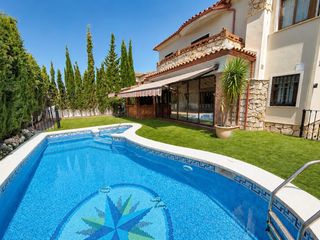 Chalet en Zona de la Vega. Chalet en venta en urb. "el molino" de antequera