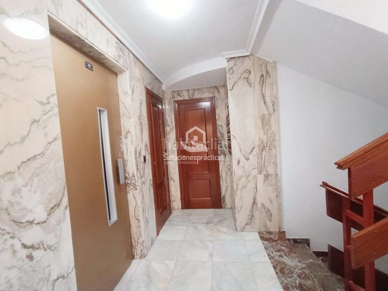 Foto 0801942c-e24e-4d01-a370-859a302e7716. Piso  en venta en Hospital general, 4 dormitorios. en Jaén