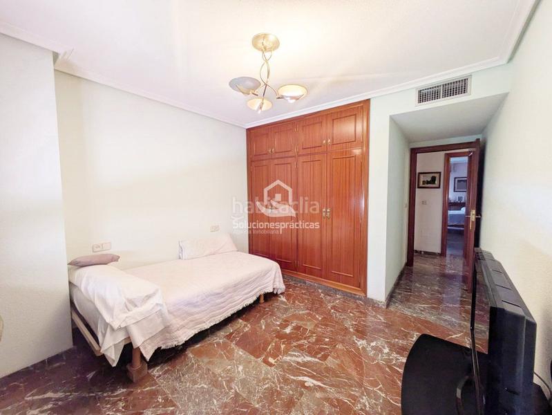 Foto 14bcc7d2-48d6-4f60-9f8e-7c96dde8317e. Piso  en venta en Hospital general, 4 dormitorios. en Jaén