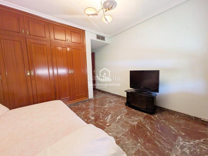 Foto 2f3a9fdf-2a2a-4750-8a3a-9712420bded8. Piso  en venta en Hospital general, 4 dormitorios. en Jaén