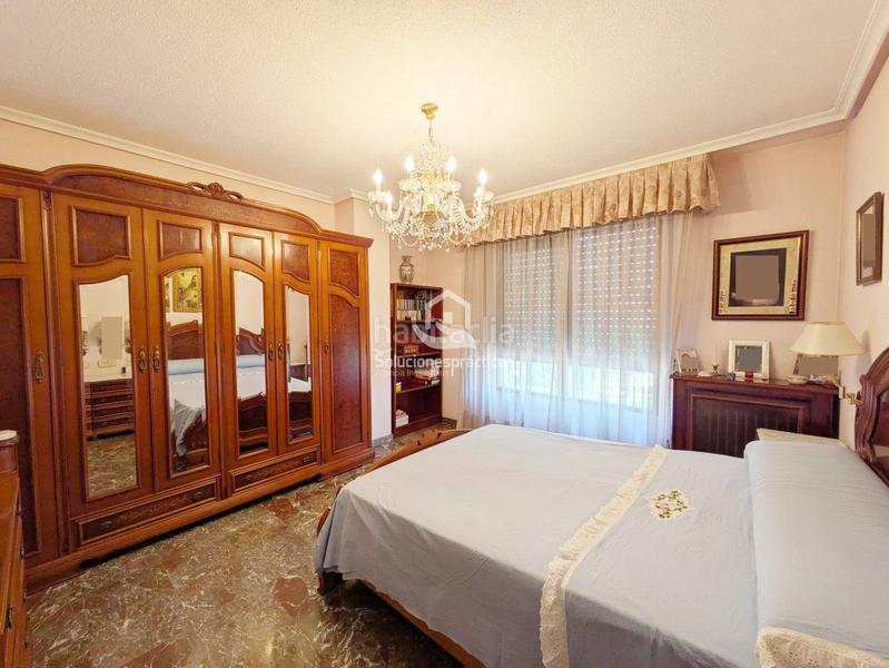 Foto 3242f330-c200-4e47-964c-57d775651d0c. Piso  en venta en Hospital general, 4 dormitorios. en Jaén