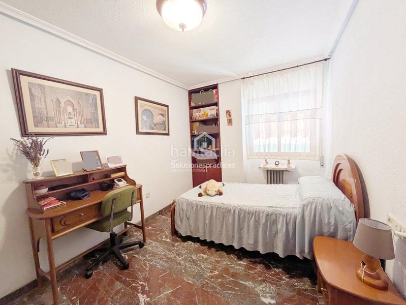 Foto 8dba0d2b-47b4-44ff-adaa-307bee0a18f2. Piso  en venta en Hospital general, 4 dormitorios. en Jaén