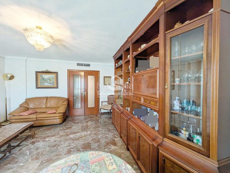 Foto 8f6008bd-cba9-4d3f-bcb2-5e2db248e7d1. Piso  en venta en Hospital general, 4 dormitorios. en Jaén