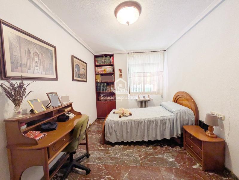 Foto 925e819b-7394-49ee-a5b2-7467588593ec. Piso  en venta en Hospital general, 4 dormitorios. en Jaén