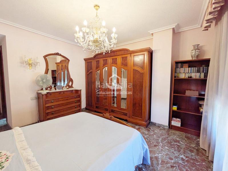 Foto 933da48d-d3ab-41f9-b905-2b15b8f6cecf. Piso  en venta en Hospital general, 4 dormitorios. en Jaén