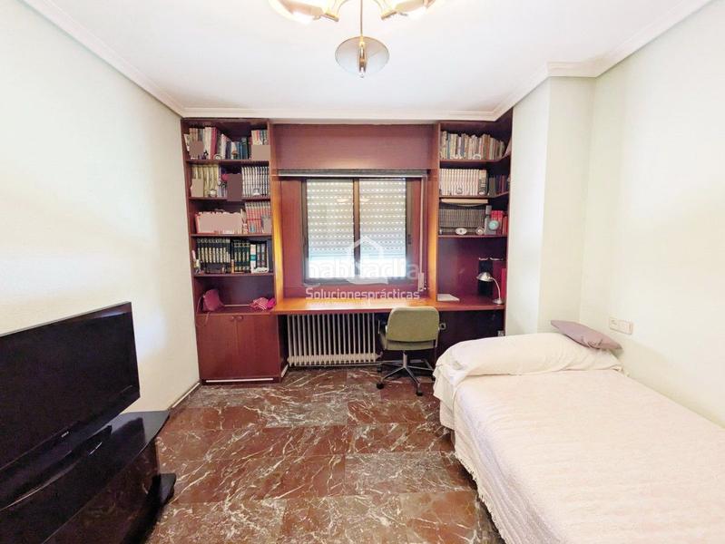 Foto 936a0352-4418-4c95-b322-b21c04cd45e5. Piso  en venta en Hospital general, 4 dormitorios. en Jaén