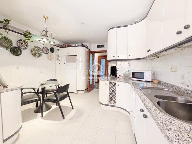 Foto a01a6320-00a4-44f7-8774-7f9aecd195f3. Piso  en venta en Hospital general, 4 dormitorios. en Jaén