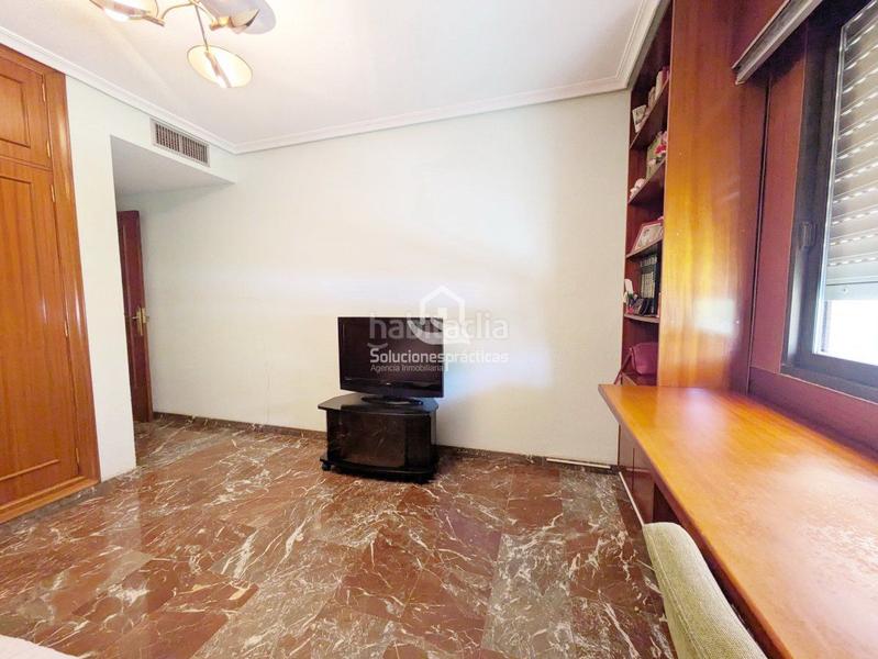 Foto a444b9e9-df50-4f39-9b6c-4ef2e9822f39. Piso  en venta en Hospital general, 4 dormitorios. en Jaén