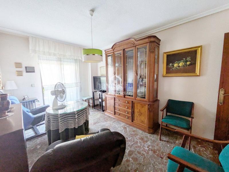 Foto b7dec64e-5031-4c7d-8d9e-48da908266c3. Piso  en venta en Hospital general, 4 dormitorios. en Jaén