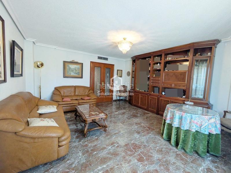 Foto b7e8d1d8-6170-4f83-bccc-922dabb4e332. Piso  en venta en Hospital general, 4 dormitorios. en Jaén