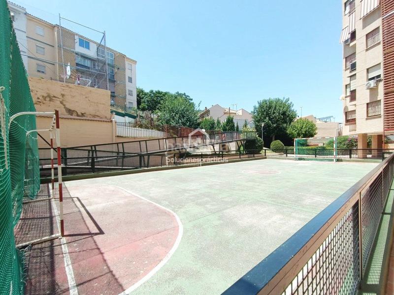 Foto ba1d2d07-0261-420e-9044-3afd487e283e. Piso  en venta en Hospital general, 4 dormitorios. en Jaén