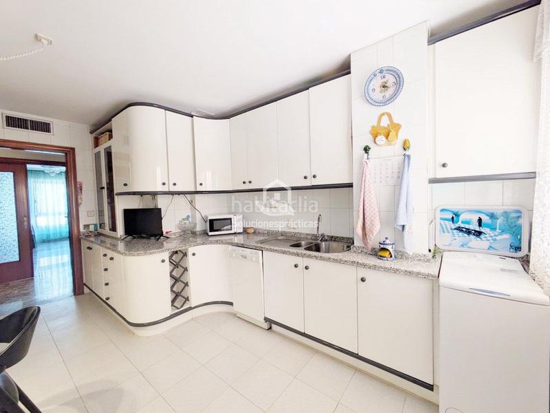 Foto cf9cd430-3567-4932-b661-d2e580876f4c. Piso  en venta en Hospital general, 4 dormitorios. en Jaén