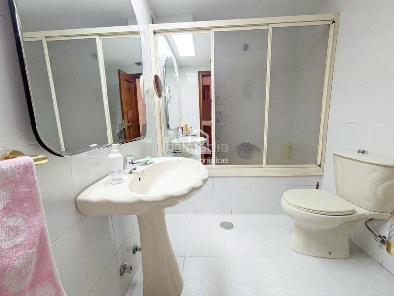 Foto d179b155-862e-4e25-8b8e-fe4c9c4e9bd9. Piso  en venta en Hospital general, 4 dormitorios. en Jaén