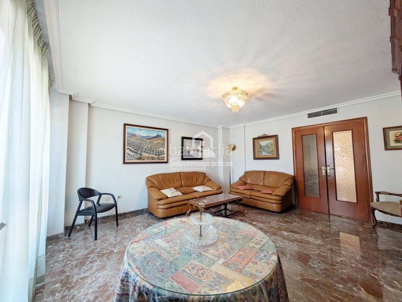 Foto e902a34c-cef3-4c8d-b157-990498b95b18. Piso  en venta en Hospital general, 4 dormitorios. en Jaén