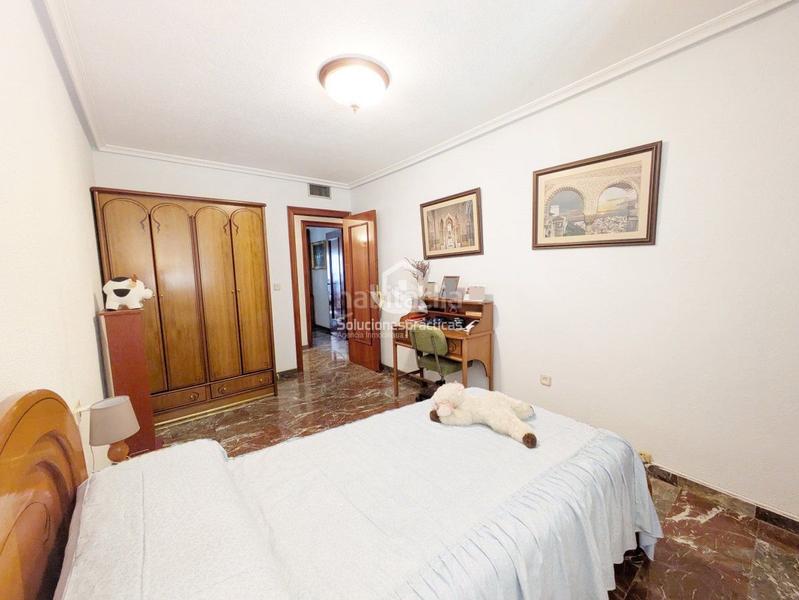 Foto fbd75ef0-75b4-4bbc-b0d2-97037ad3133d. Piso  en venta en Hospital general, 4 dormitorios. en Jaén