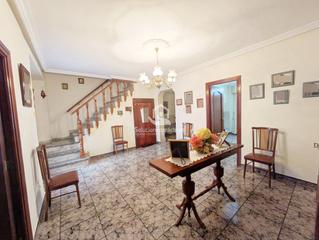 Maison à Torre del Campo. Casa en venta en torre del campo, 4 dormitorios.