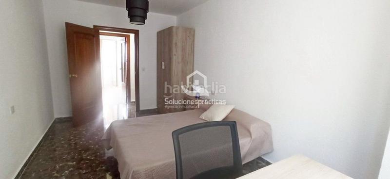 Foto 1416523f-0c68-4812-a021-42fa1b68e999. Alquiler piso  en alquiler en hospital general, 4 dormitorios. en Jaén