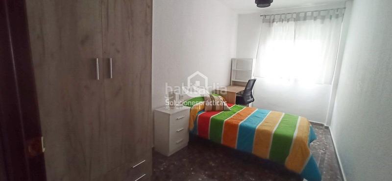 Foto 3c0b4195-1a33-4919-8ab7-96f8a942a370. Alquiler piso  en alquiler en hospital general, 4 dormitorios. en Jaén