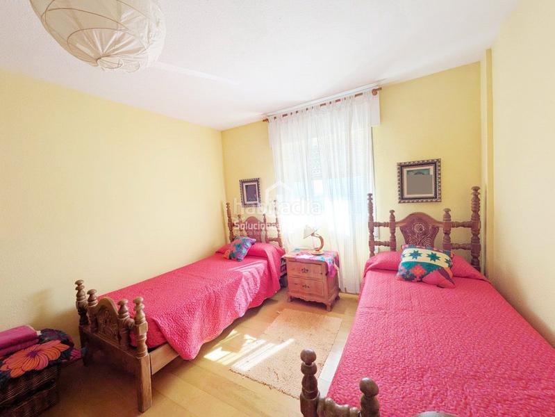 Foto 0439b934-cb81-49c3-80c4-53dd3aabd363. Casa  en venta en salobreja, 6 dormitorios. en Jaén