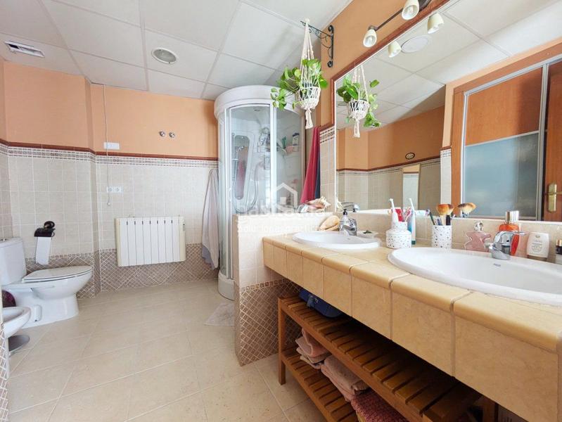 Foto 6c93b0d6-564e-4ee1-8ace-5bda92270596. Casa  en venta en salobreja, 6 dormitorios. en Jaén
