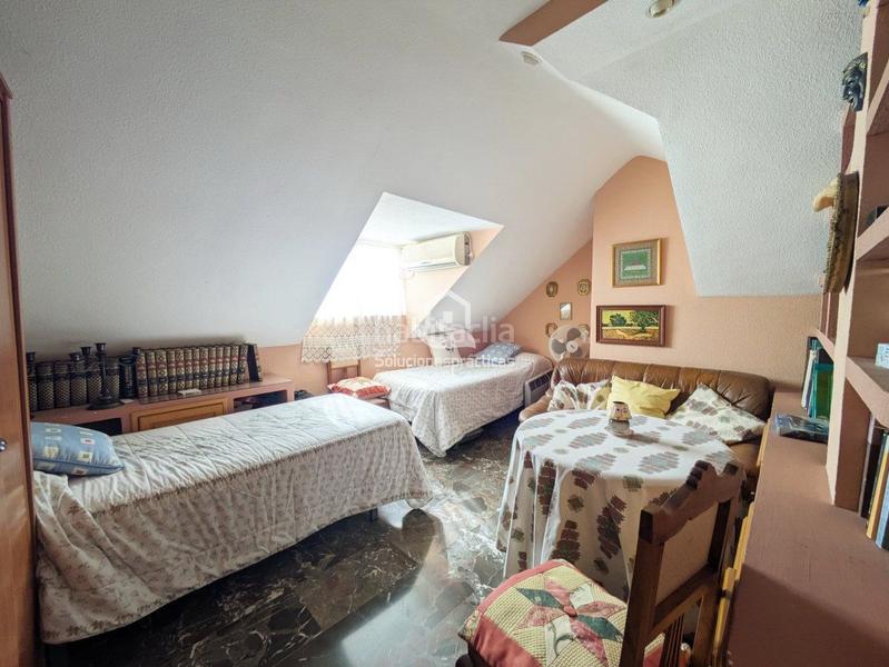 Foto b68ceead-d3c5-444a-b6c9-bc307b3f1f60. Casa  en venta en salobreja, 6 dormitorios. en Jaén
