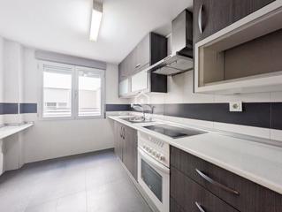 Location Appartement à Belén - San Roque. Piso en alquiler en avda. madrid, 3 dormitorios.