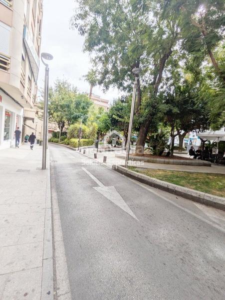 Foto e338bc12-9cc2-49f7-8036-25c7c2f3aef2. Alquiler parking coche garaje en alquiler en centro jardinillos. en Jaén