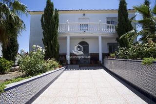 Chalet in Fuerte del Rey. Chalet en venta en fuerte del rey, 4 dormitorios.