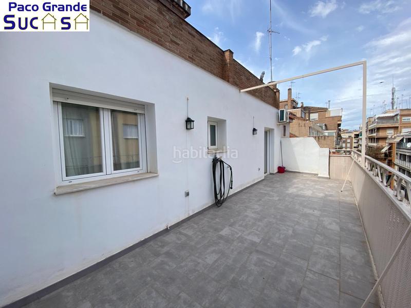 Foto d90e8126-e58f-45dd-a59b-6cde8196ce2a. Ático  reformado con terraza en el centro en Granada