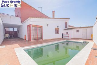 Chalet  Calle de dalí. Espectacular chalet con piscina, 5 dormitorios y garaje doble en