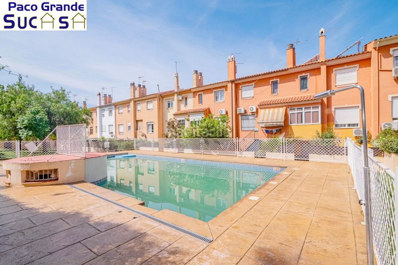 Foto cbaee2b7-4d0c-4c0e-91a2-ca553aa6ae8e. Casa adossada amb calefacció aparcament piscina a Ogíjares
